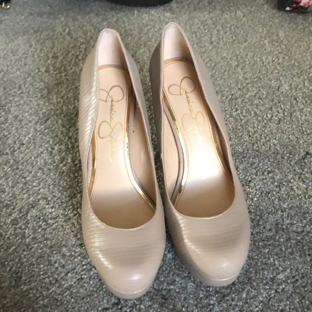 Jessica Simpson nude pumps